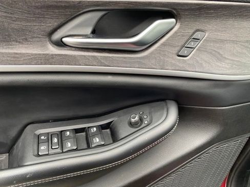 Used 2023 Jeep Grand Cherokee Limited image 18