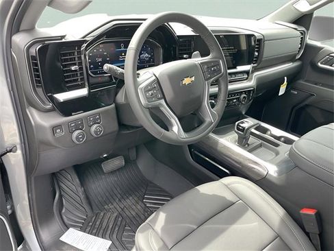 Used 2025 Chevrolet Silverado 1500 LTZ image 12