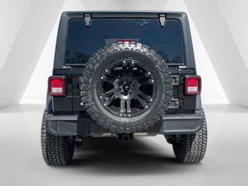 Used 2018 Jeep Wrangler Unlimited Sport S AWD/4WD image 6