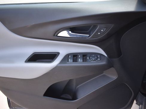 Used 2020 Chevrolet Equinox LS FWD image 20