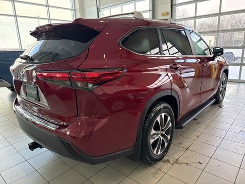 Used 2023 Toyota Highlander XLE image 9