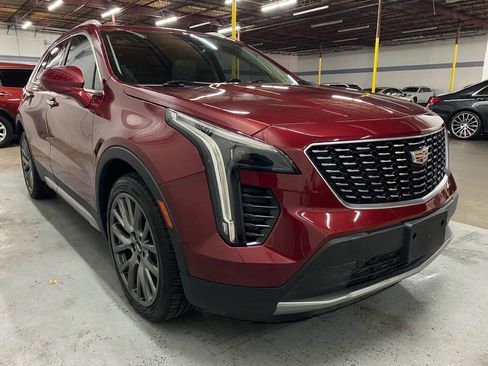 Used 2019 Cadillac XT4 Premium Luxury image 2