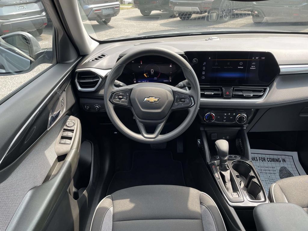 Used 2026 Chevrolet TrailBlazer LT AWD/4WD image 14