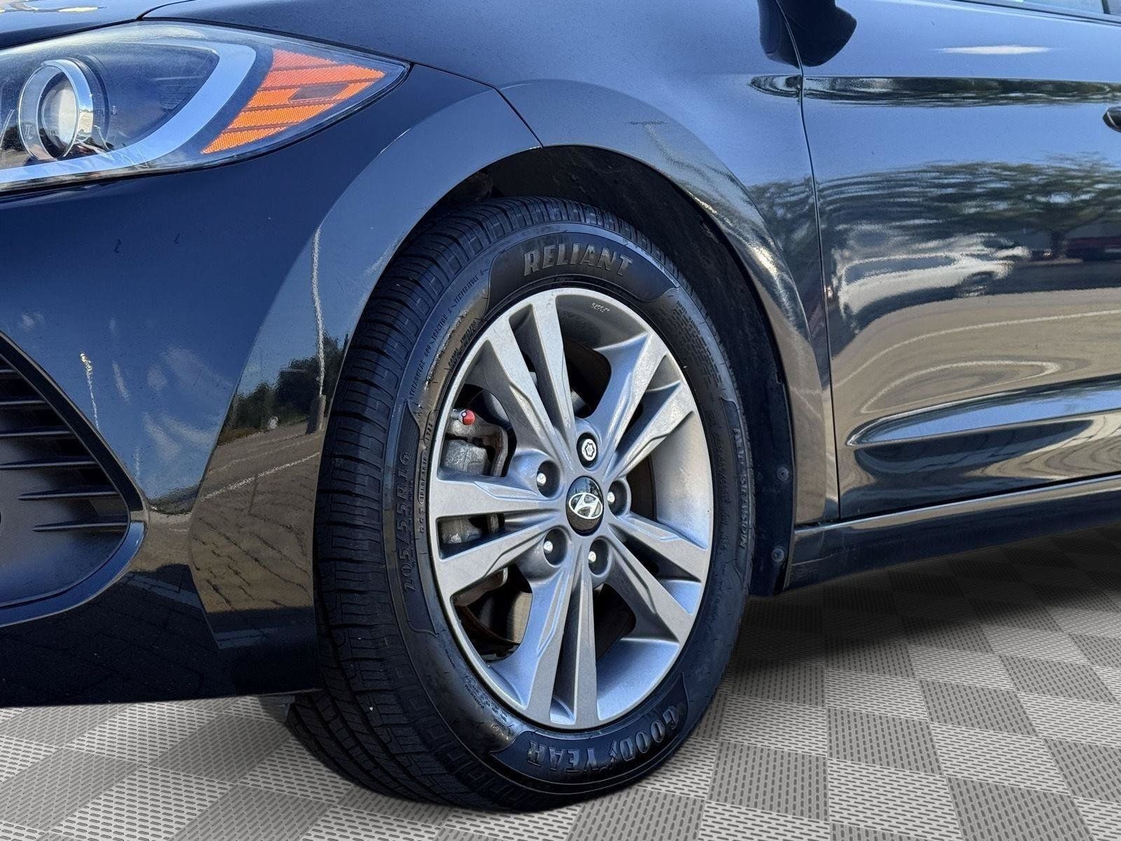 Used 2017 Hyundai Elantra SE FWD image 8