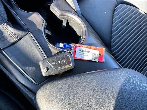 Used 2021 Toyota Camry SE image 30