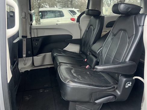 Used 2018 Chrysler Pacifica Limited w/ Advanced Safetytec Group image 16