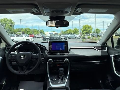 Used 2025 Toyota RAV4 XLE AWD/4WD image 13