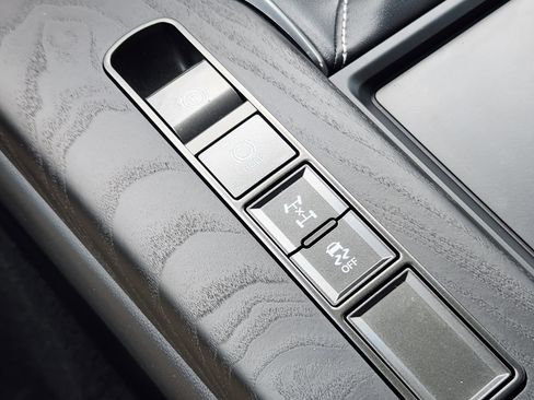 Used 2023 Lexus LX 600 4WD w/ Appearance Package image 28