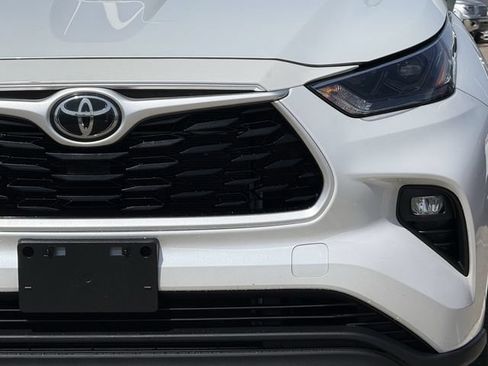 Used 2022 Toyota Highlander XLE AWD/4WD image 9