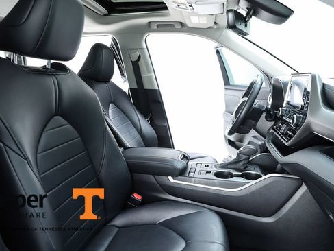 Used 2020 Toyota Highlander XLE AWD/4WD image 36
