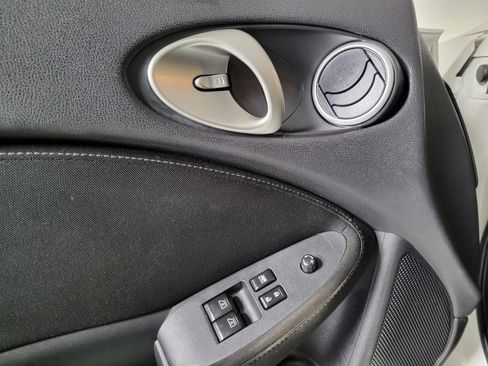 Used 2015 Nissan 370Z Base image 28