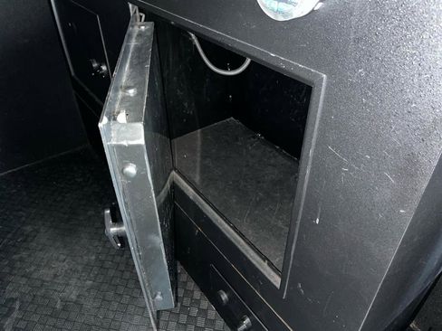 Used 2023 Mercedes-Benz Sprinter 2500 image 25