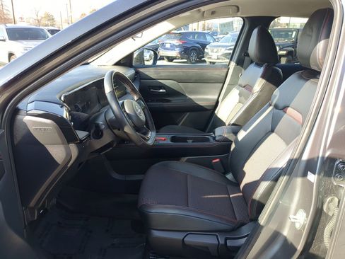 Used 2025 Nissan Kicks SR image 17