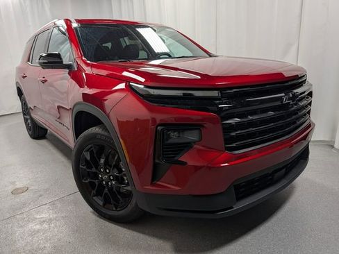 New 2026 Chevrolet Traverse LT image 2