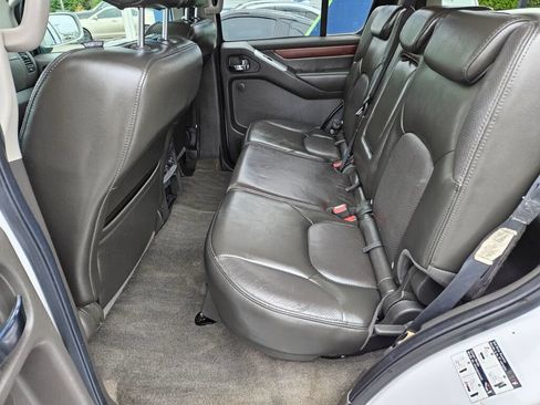 Used 2008 Nissan Pathfinder LE AWD/4WD image 11