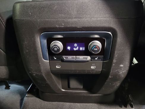 Used 2023 Chevrolet Suburban Premier image 27