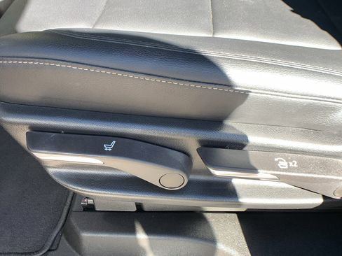 Used 2022 Cadillac Escalade Luxury image 25