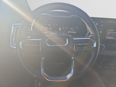 Used 2023 GMC Canyon Denali image 14