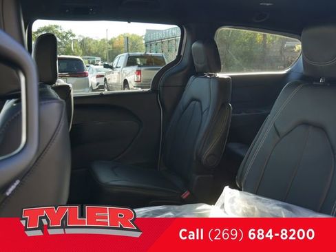 New 2026 Chrysler Pacifica Select FWD image 38