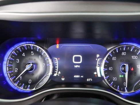 Used 2023 Chrysler Pacifica Touring-L FWD image 15