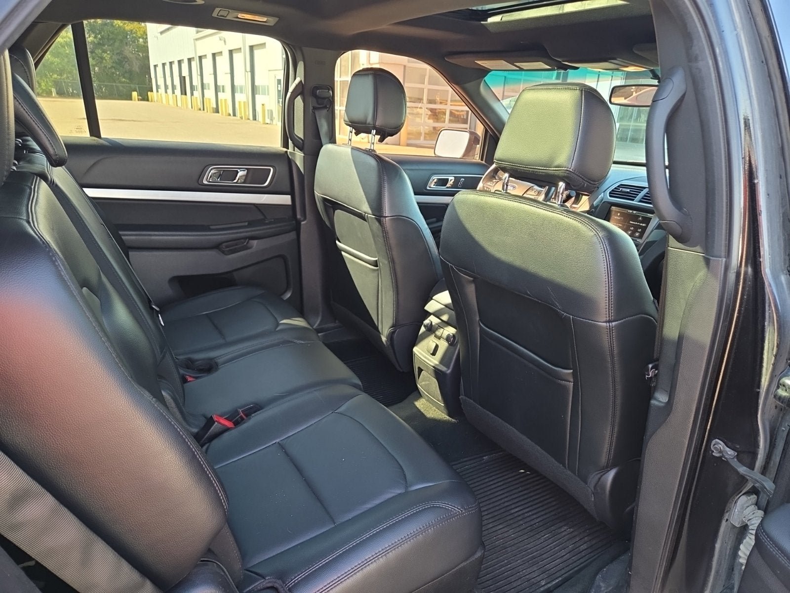 Used 2016 Ford Explorer XLT w/ Equipment Group 202A AWD/4WD image 12