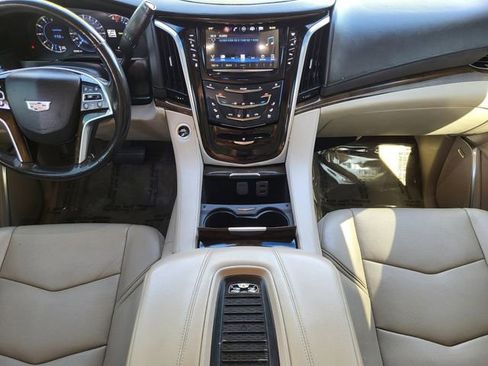 Used 2019 Cadillac Escalade Premium Luxury AWD/4WD image 19