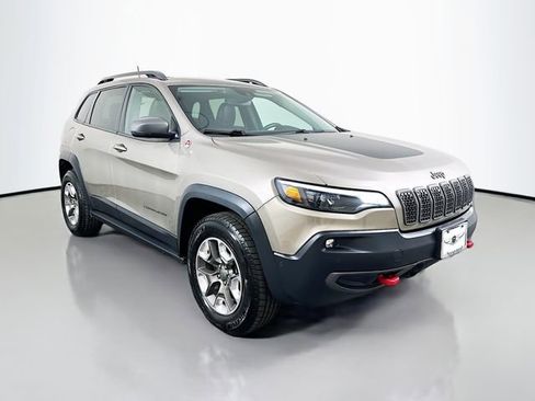 Used 2019 Jeep Cherokee Trailhawk image 3