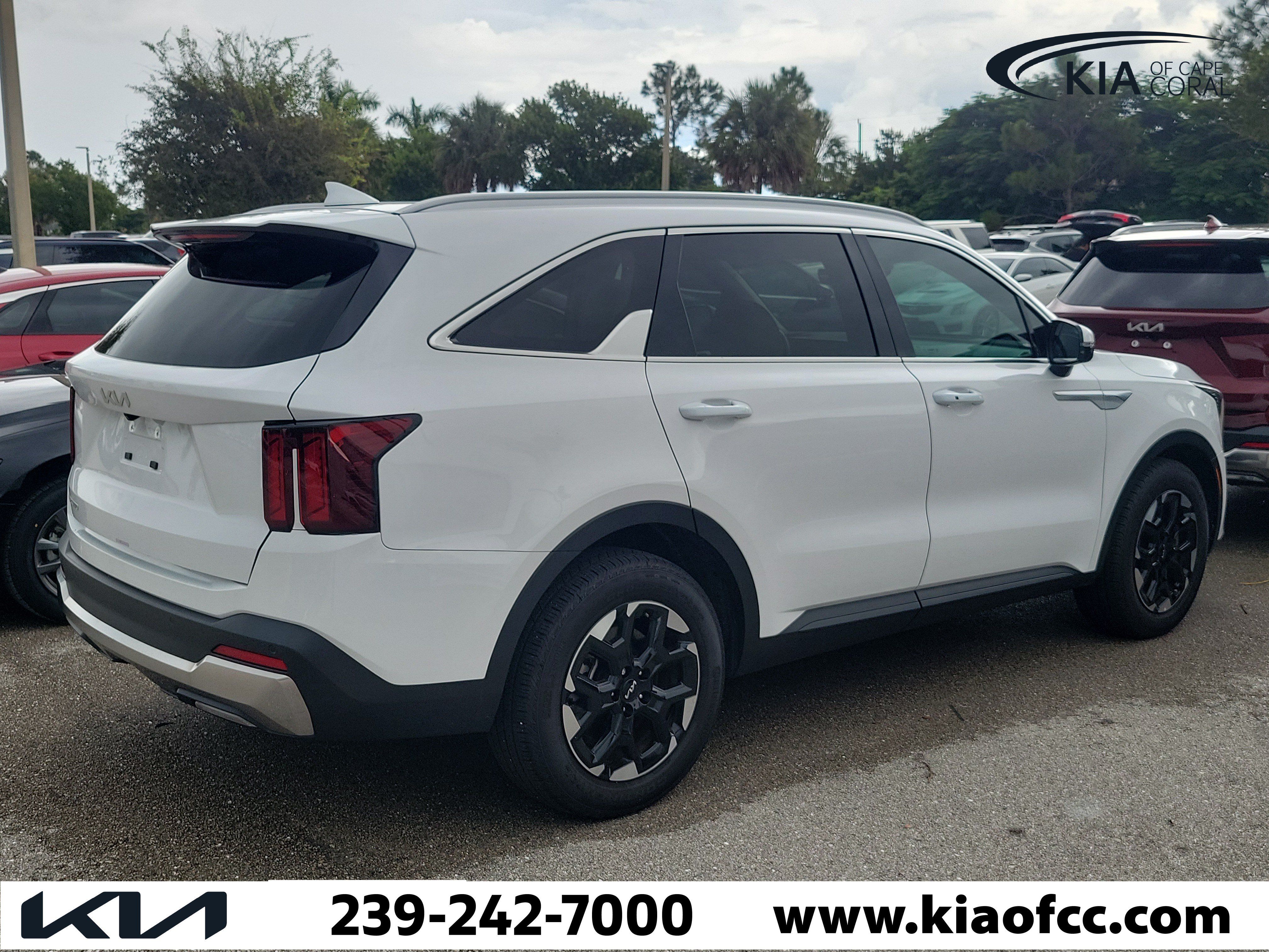 Certified 2025 Kia Sorento S w/ Panoramic Sunroof Package FWD image 6