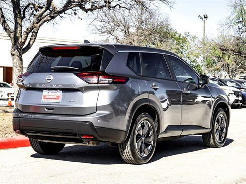 Used 2024 Nissan Rogue SV image 5