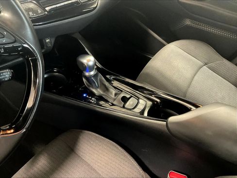 Used 2019 Toyota C-HR XLE image 20