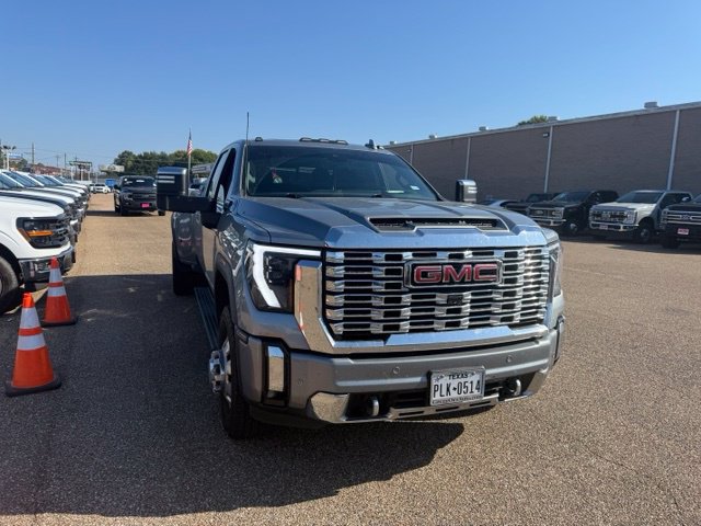 Used 2024 GMC Sierra 3500 Denali w/ Denali Reserve Package AWD/4WD image 1