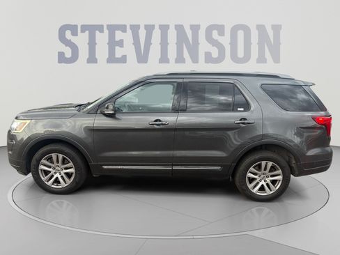 Used 2018 Ford Explorer XLT w/ Equipment Group 202A AWD/4WD image 2