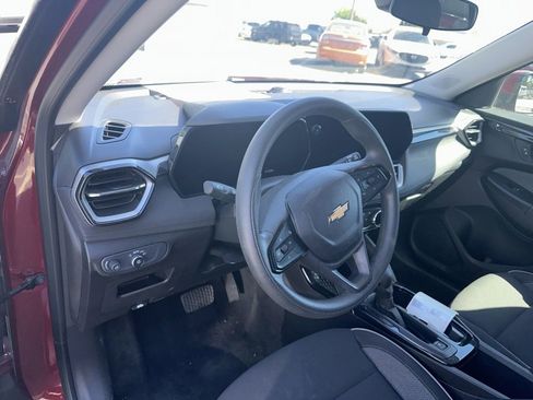 Used 2025 Chevrolet TrailBlazer LT AWD/4WD image 7