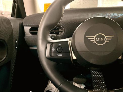 Used 2025 MINI Cooper 2-Door Hardtop image 19