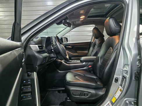 Used 2022 Toyota Highlander XLE image 13