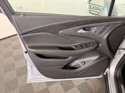 Used 2017 Buick Envision Essence FWD image 18