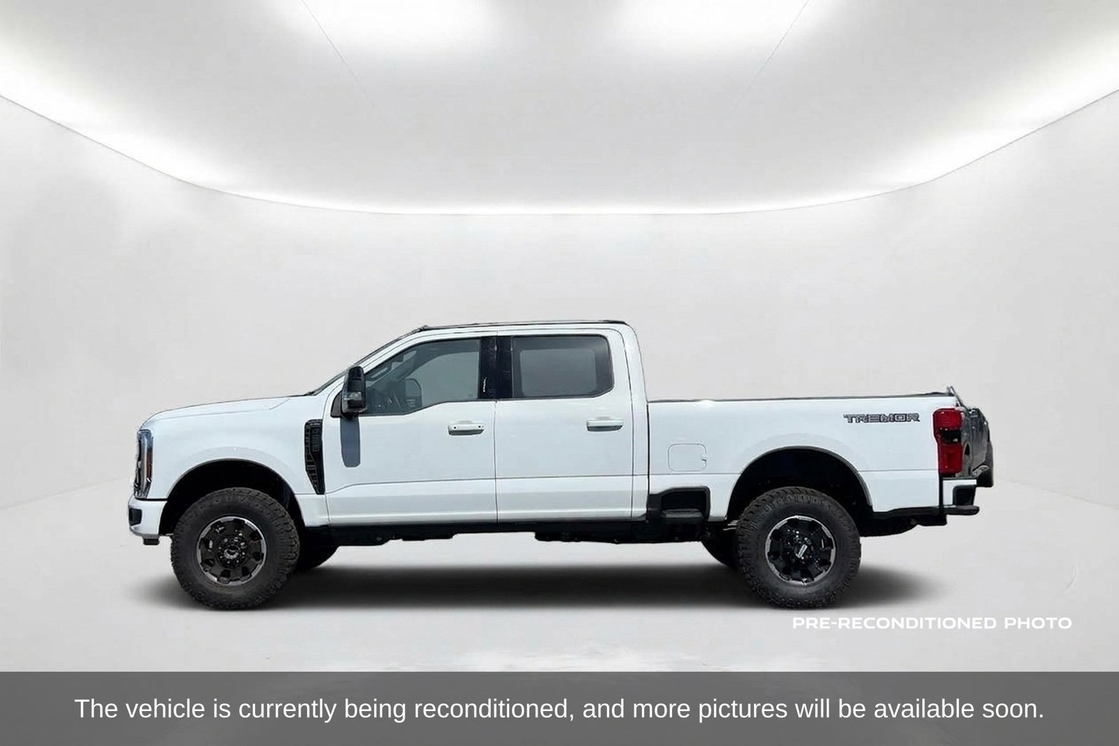 Used 2026 Ford F250 Lariat w/ Tremor Off-Road Package AWD/4WD image 9