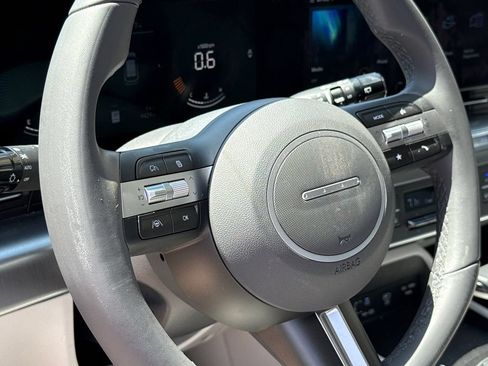 Used 2025 Hyundai Kona SEL FWD image 25