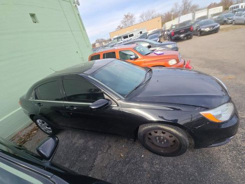 Used 2014 Chrysler 200 LX image 6