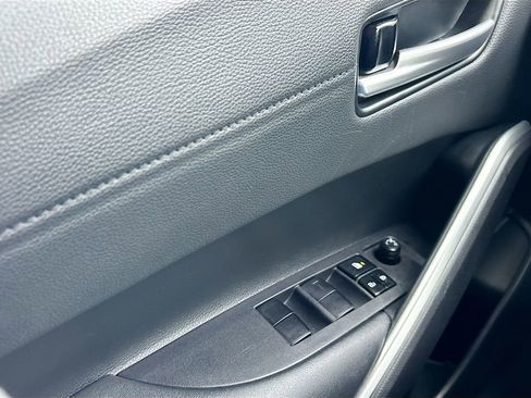 Used 2024 Toyota Corolla Cross XLE image 17