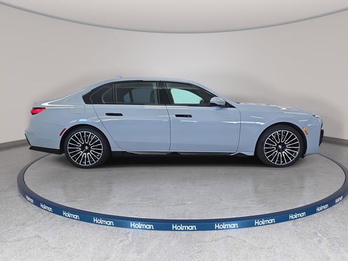 Used 2025 BMW 740i image 6
