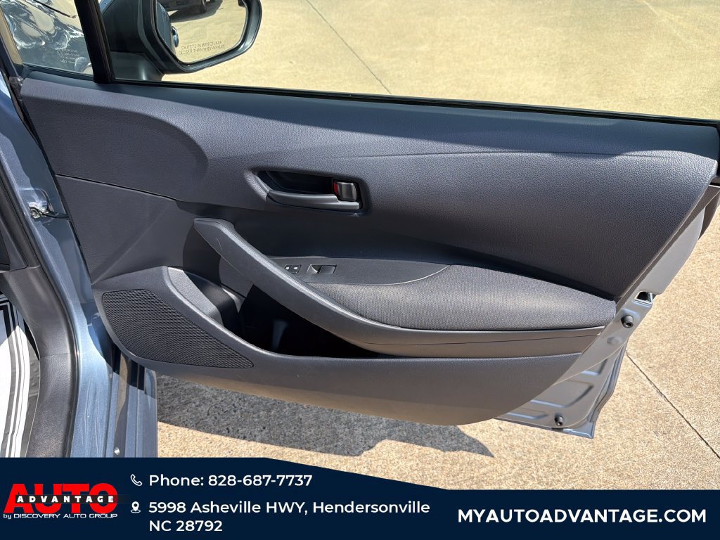 Used 2022 Toyota Corolla LE FWD image 30