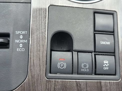 Used 2023 Toyota Highlander Limited FWD image 23
