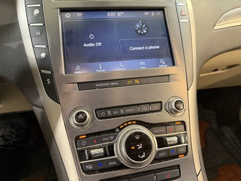 Used 2020 Lincoln MKZ image 17