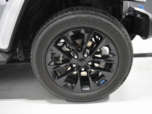 Used 2022 Jeep Wrangler Unlimited Sahara w/ Cold Weather Group image 10