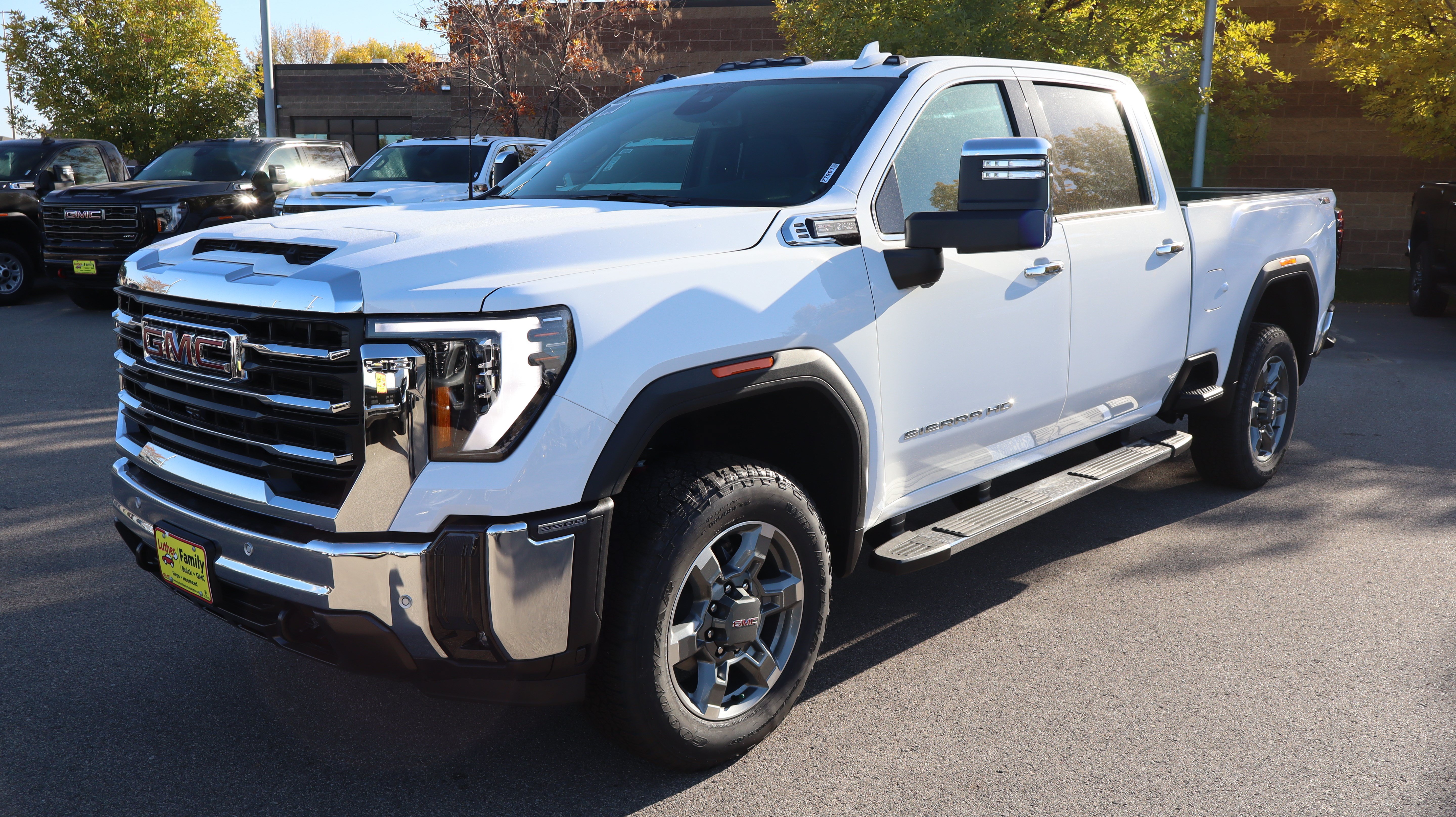 New 2026 GMC Sierra 3500 SLT w/ SLT Premium Package AWD/4WD image 3