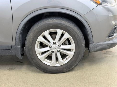 Used 2016 Nissan Rogue SV FWD image 4