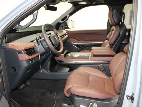 New 2025 Lincoln Navigator Reserve image 25