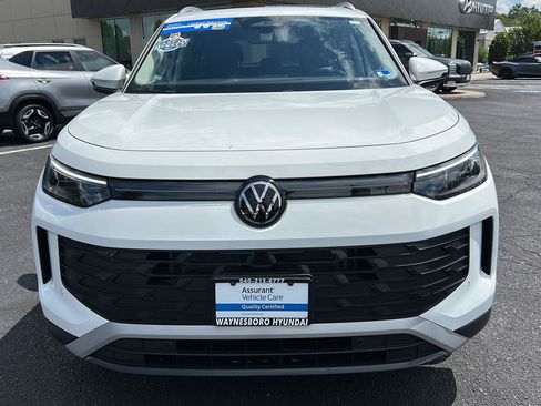 Used 2025 Volkswagen Tiguan SE w/ Panoramic Sunroof Package AWD/4WD image 12