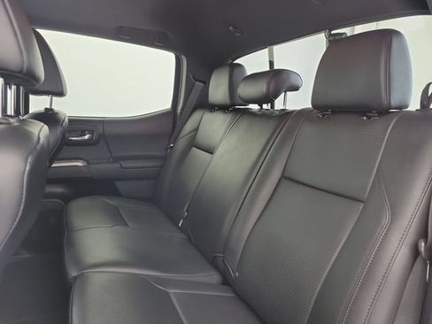 Used 2021 Toyota Tacoma Limited RWD image 12